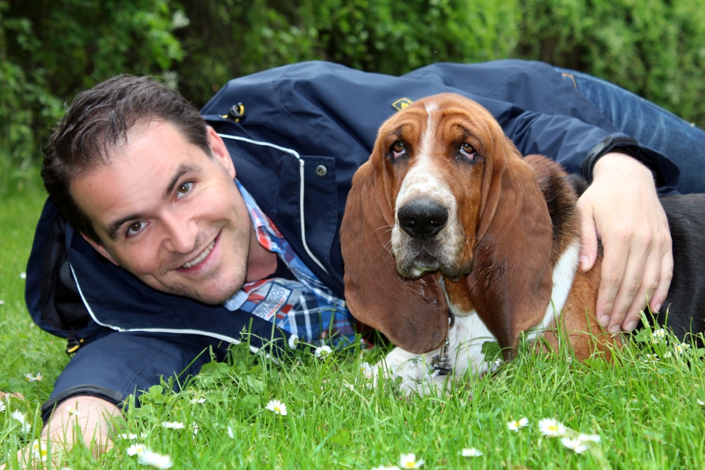 "Hundeshauptstadt Berlin", Das Hundebuch Berlin , Berliner mit Hund, Hauptstadt-Hundebuch, Leben mit Hund in der Hundehauptstadt Berlin, Portraits von Berliner Hundebesitzern, Berlin aus Hundeperspektive, unterhaltsames Hundebuch, Hunde Geschenk, Hundebuch Berlin, Hund Berlin, Hundebuch, Berlin mit Hund, Hundeblick, Berlin Hund, Hundebesitzer, Hundeliebhaber, Hundefans, Hundehauptstadt, Portraits, Stadtführer für Hunde, Hundefreunde, Wirtschaftsfaktor Hund, Flirtfaktor Hund, Kollege Hund, Hundekot Berlin, Hundethemen Berlin, unterwegs in Berlin, Hundeblick, Berliner Schnauze, mit Hund durch Berlin, Hundeauslaufgebiete Berlin, Hundeplatz Berlin, Geschenkbuch